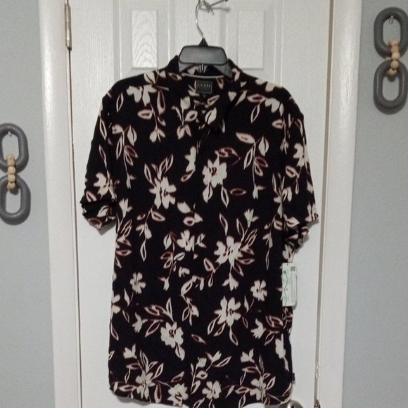 🚨B2G1 New GUESS Black Red White Floral Short Sleeve Button Down Shirt